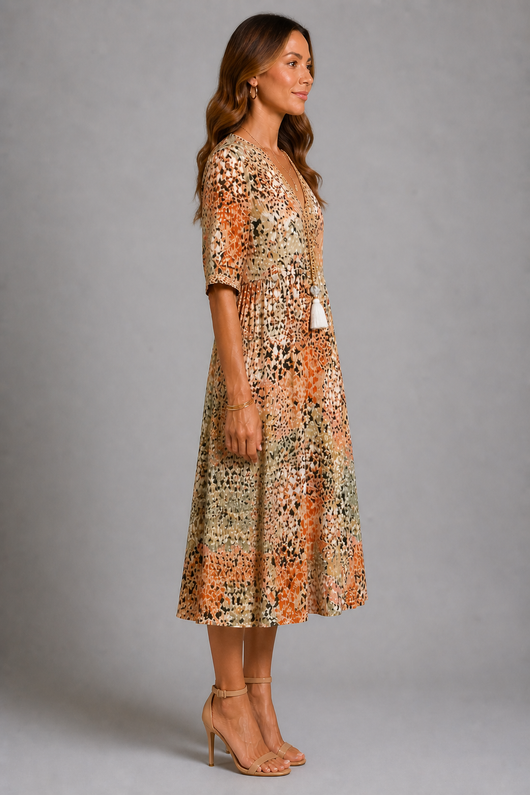 Goldenes Blütenblatt-Kleid